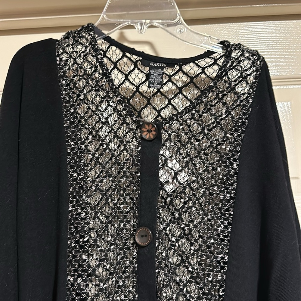 NWT Kaktus black top. Size medium. - Picture 2 of 6